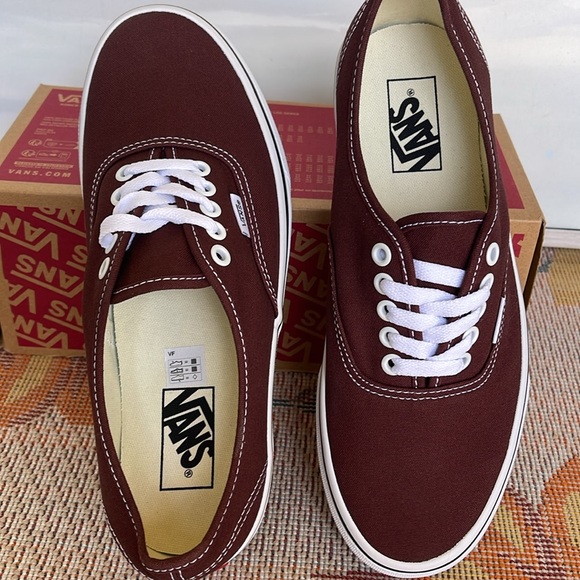 Vans WMNS Authentic
Color Theory Bitter Chocolate
VN000BW57YO
Sneakers - Picture 13 of 16